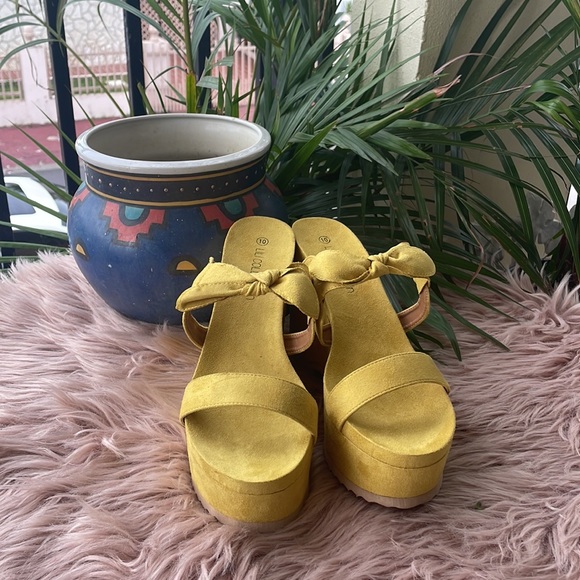 Sunflower 🌻 Wedges - Picture 8 of 9